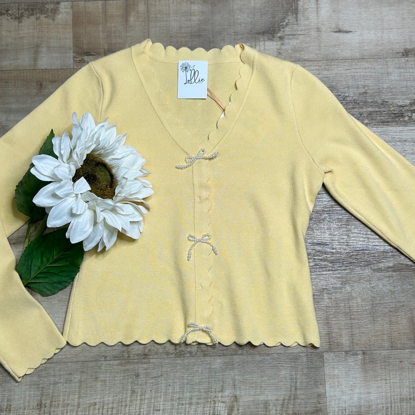Scalloped Sweater w Pearl
