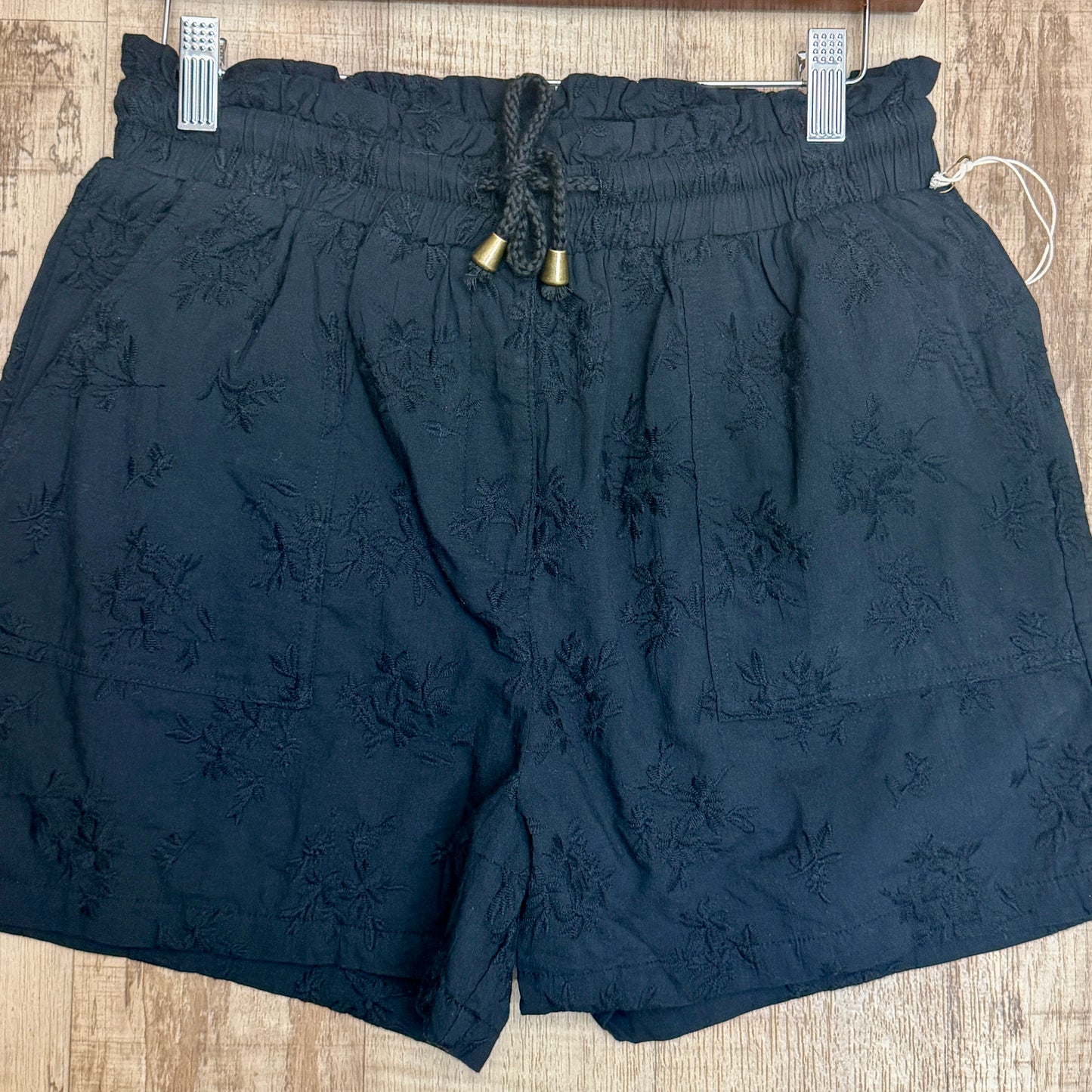 Audra Embroidered Short-Black