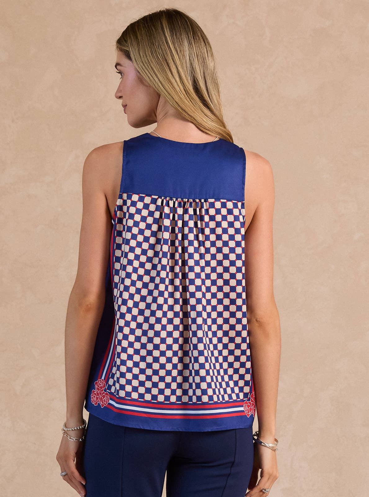 Checkerboard Printed V-neck Sleeveless Top