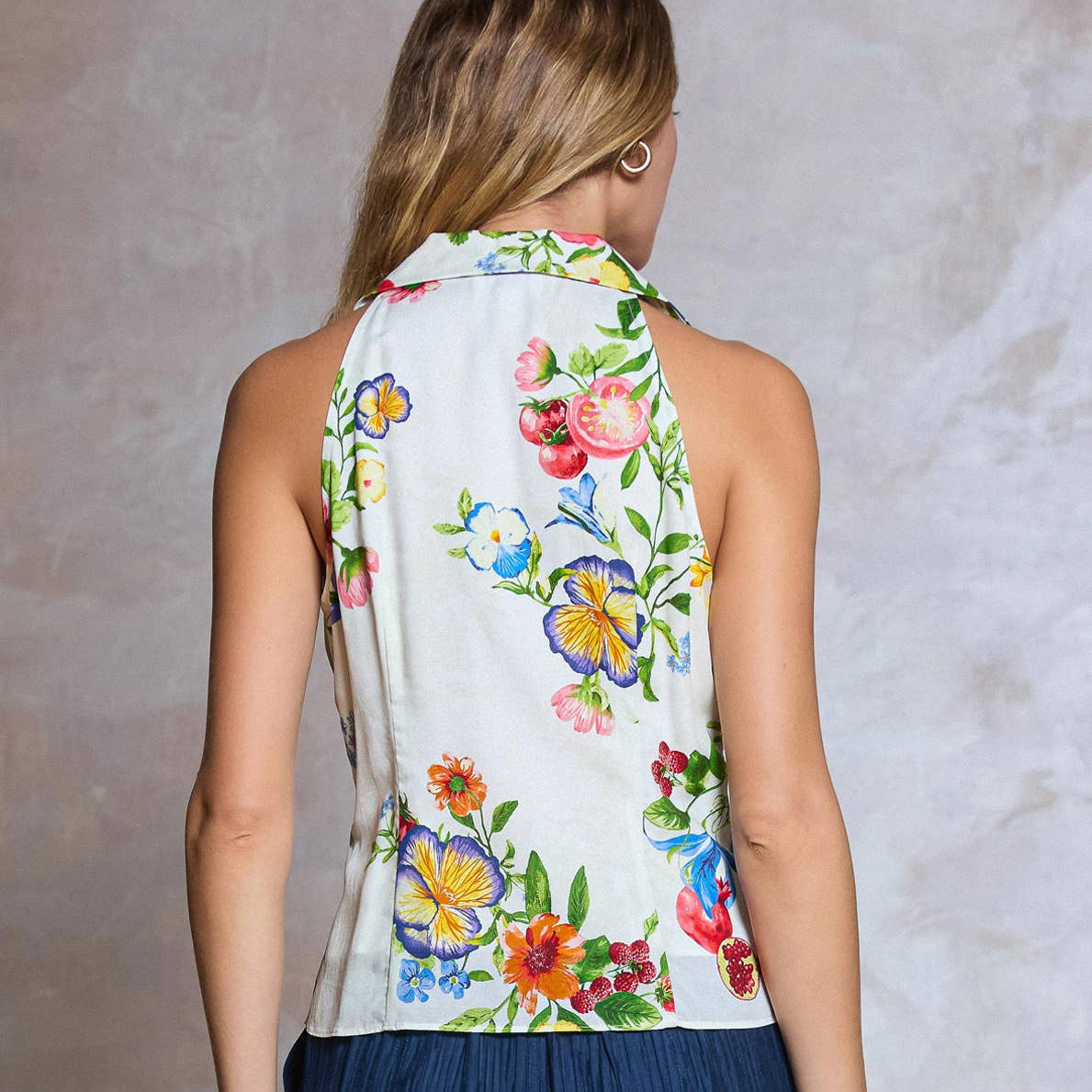 Floral Printed Halter-Neck Sleeveless Blouse