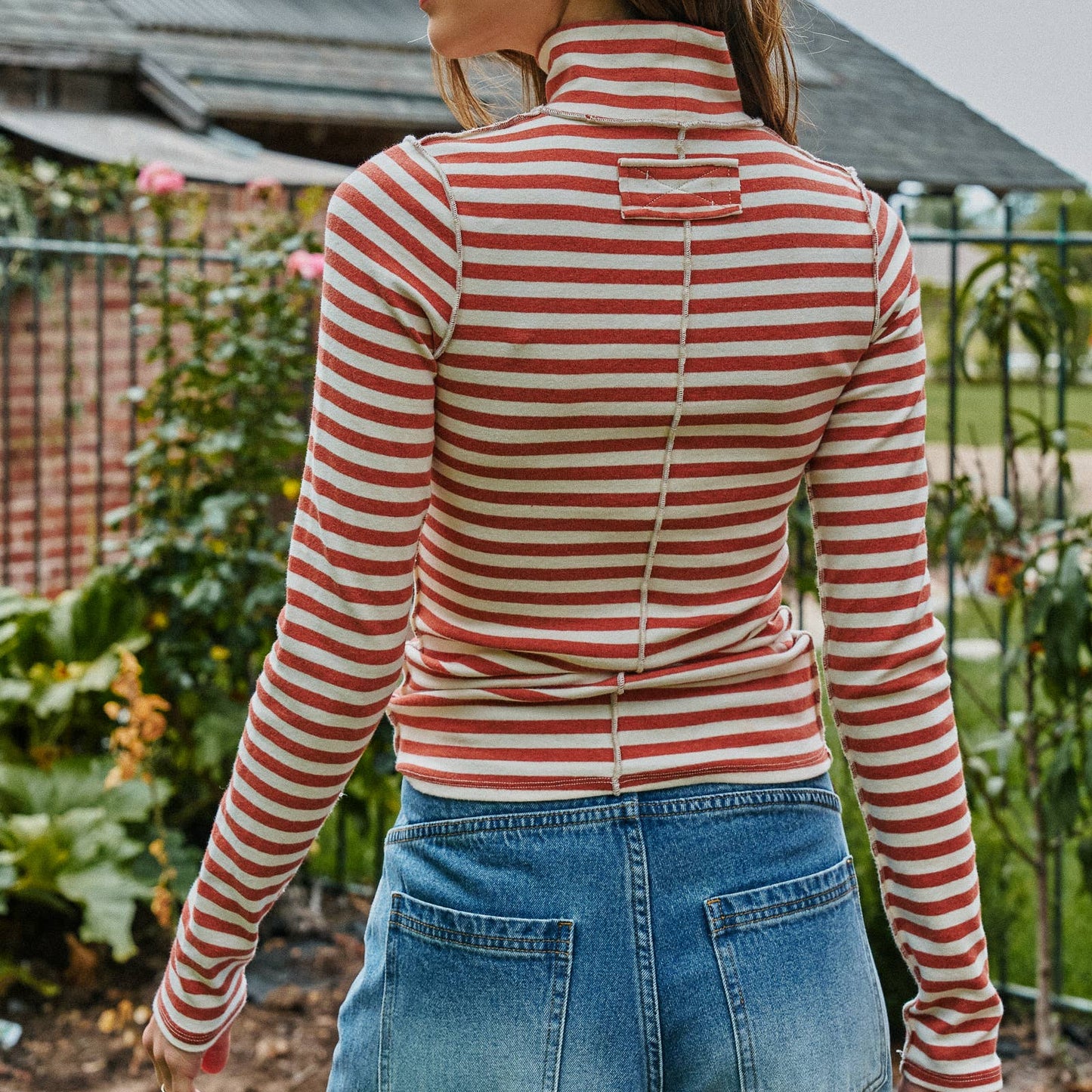 Contrast Seam Turtleneck Knit Top