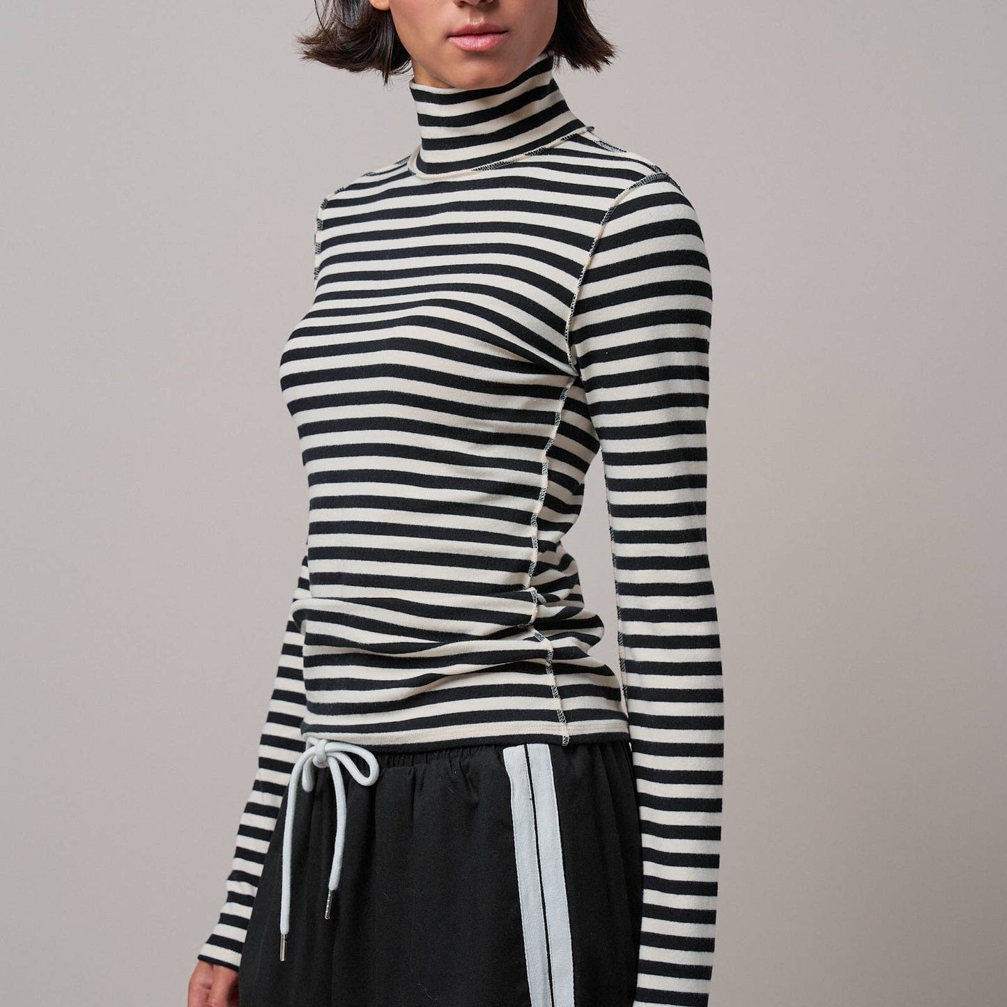 Contrast Seam Turtleneck Knit Top