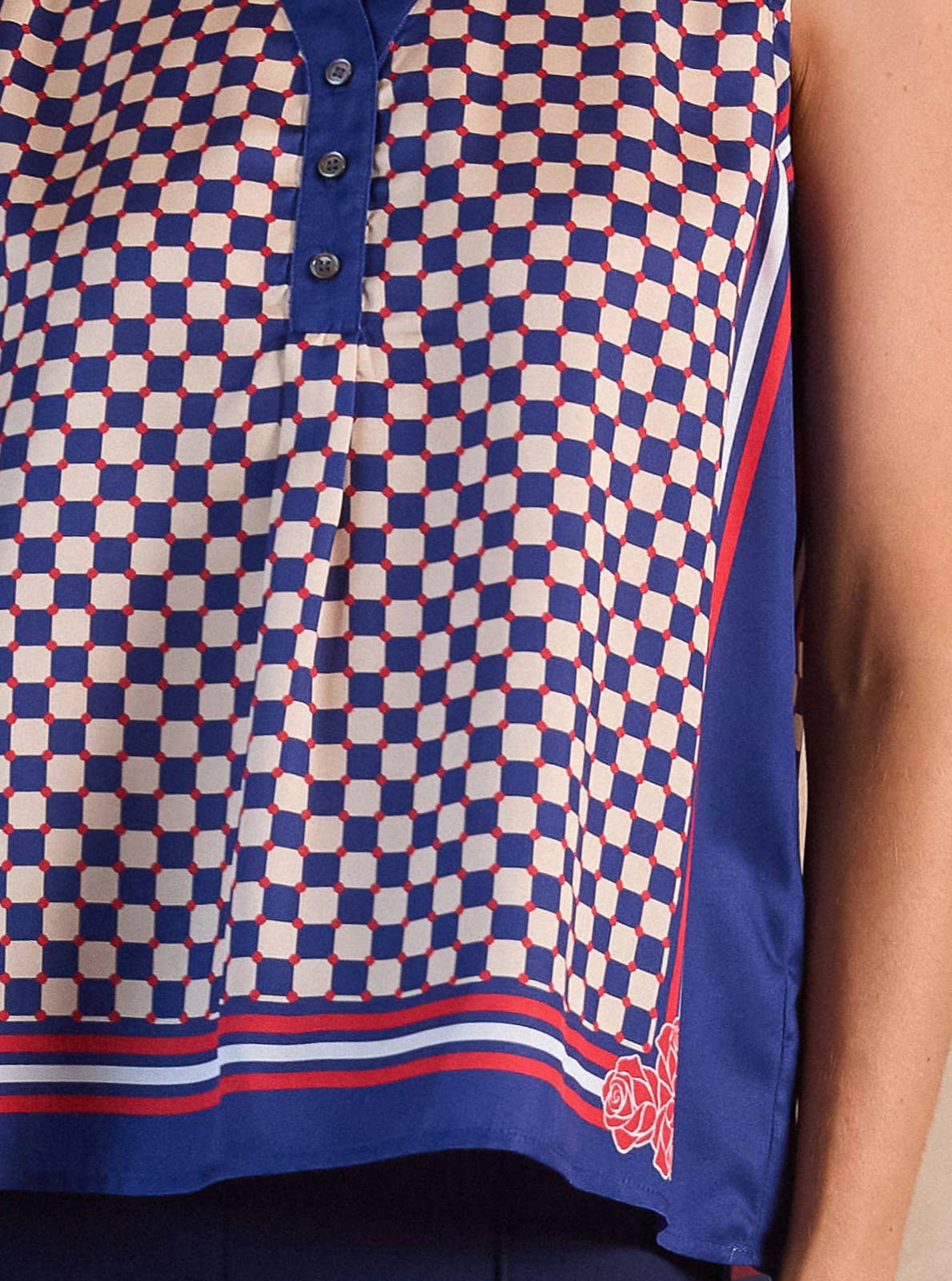 Checkerboard Printed V-neck Sleeveless Top