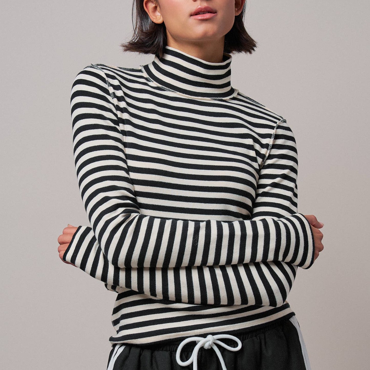 Contrast Seam Turtleneck Knit Top
