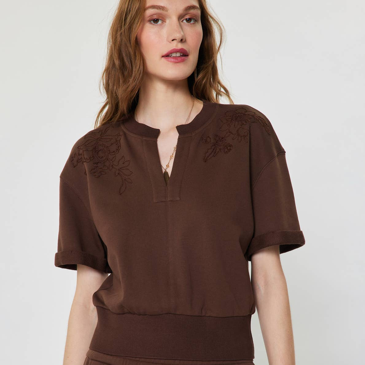 Embroidered Cropped Short Sleeve Sweatshirt