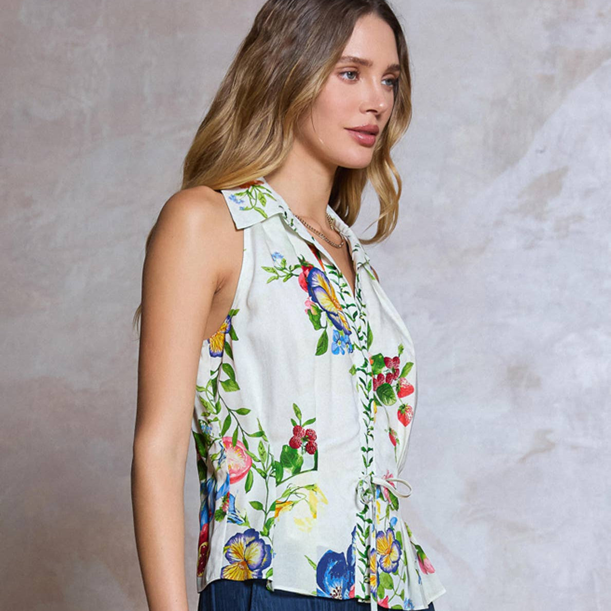 Floral Printed Halter-Neck Sleeveless Blouse