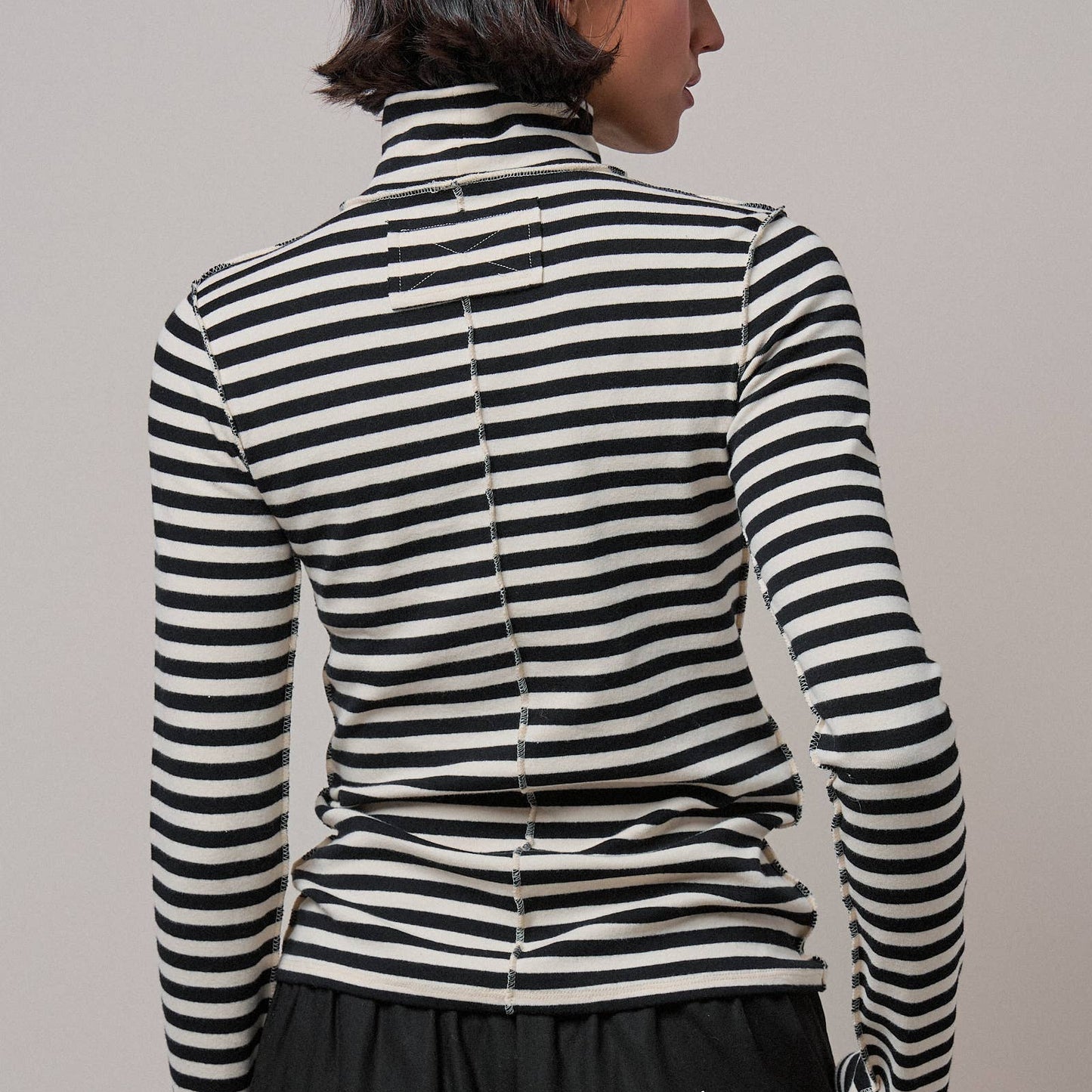 Contrast Seam Turtleneck Knit Top