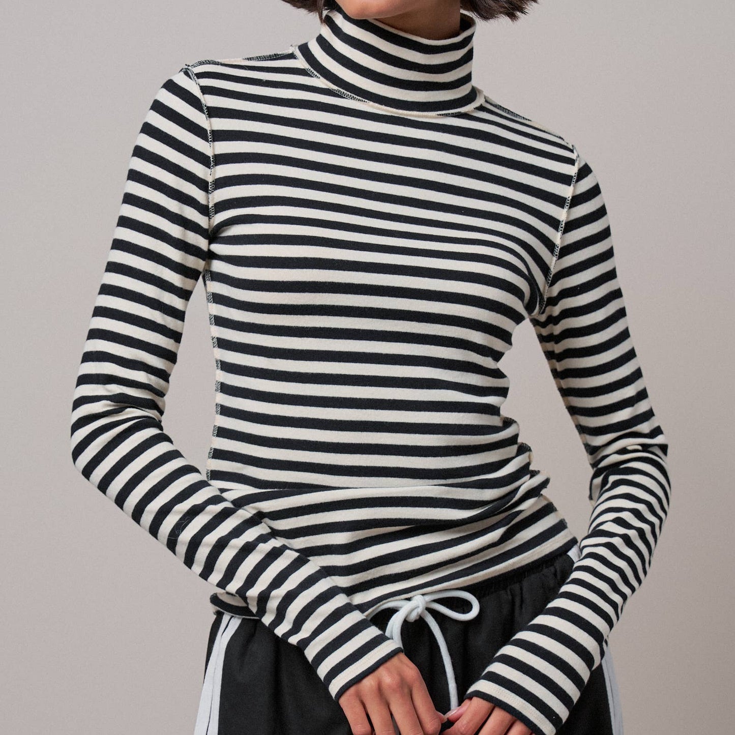 Contrast Seam Turtleneck Knit Top